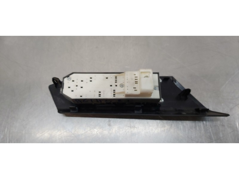 Recambio de mando elevalunas delantero izquierdo para toyota rav 4 active referencia OEM IAM 8482042210  