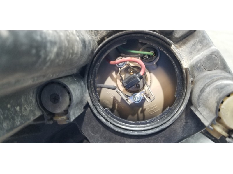 Recambio de faro derecho para ssangyong rexton rx 320 referencia OEM IAM 8310208202HBC  