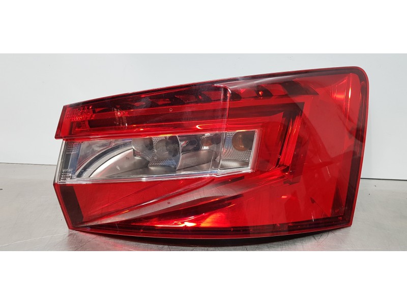 Recambio de piloto trasero derecho para skoda superb combi (3v5) active referencia OEM IAM 3V9945208A   Recambio de piloto trasero derecho para skoda superb combi (3v5) active referencia OEM IAM 3V9945208A