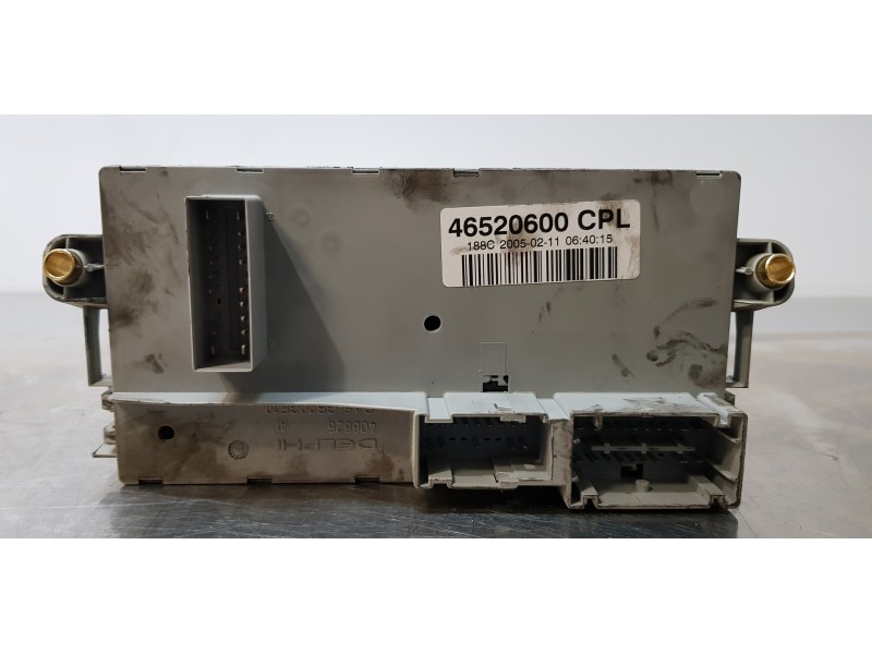 Recambio de caja reles / fusibles para fiat punto berlina (188) 1.2 8v feel referencia OEM IAM 46520600  