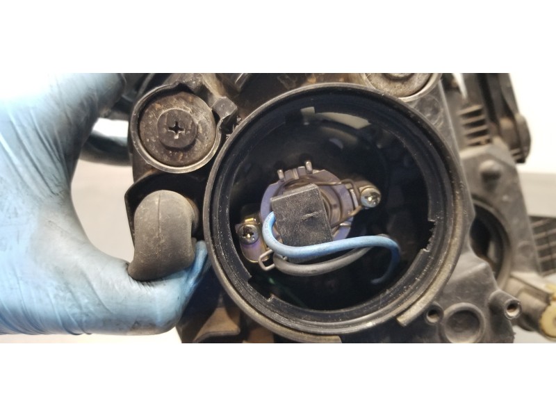 Recambio de faro izquierdo para ssangyong rexton rx 320 referencia OEM IAM 8310108202HBC  