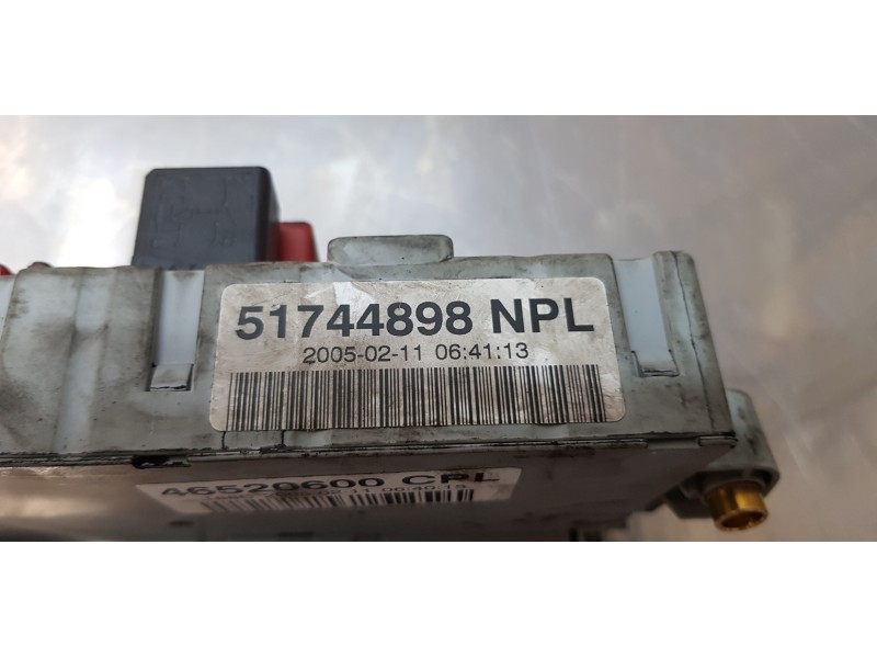 Recambio de caja reles / fusibles para fiat punto berlina (188) 1.2 8v feel referencia OEM IAM 46520600  