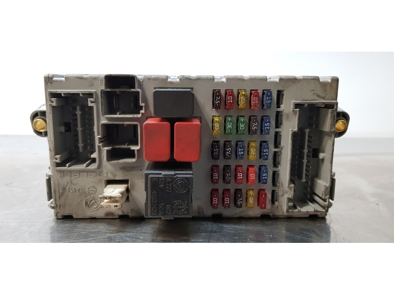 Recambio de caja reles / fusibles para fiat punto berlina (188) 1.2 8v feel referencia OEM IAM 46520600  