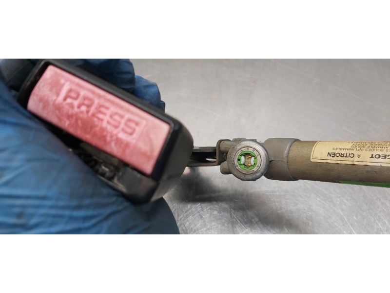 Recambio de enganche del cinturon delantero der para citroen berlingo 2.0 hdi multispace referencia OEM IAM 8972S2  