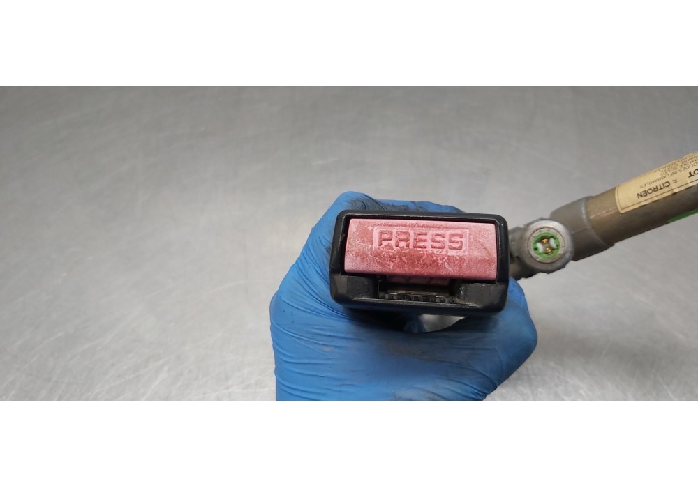 Recambio de enganche del cinturon delantero der para citroen berlingo 2.0 hdi multispace referencia OEM IAM 8972S2  