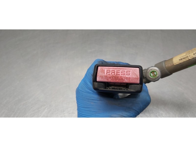 Recambio de enganche del cinturon delantero der para citroen berlingo 2.0 hdi multispace referencia OEM IAM 8972S2  
