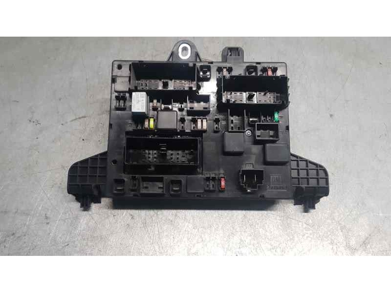 Recambio de caja reles / fusibles para opel zafira tourer selection referencia OEM IAM 13368651  