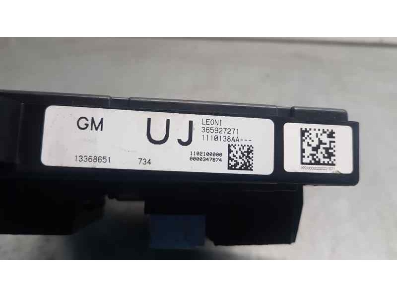Recambio de caja reles / fusibles para opel zafira tourer selection referencia OEM IAM 13368651  