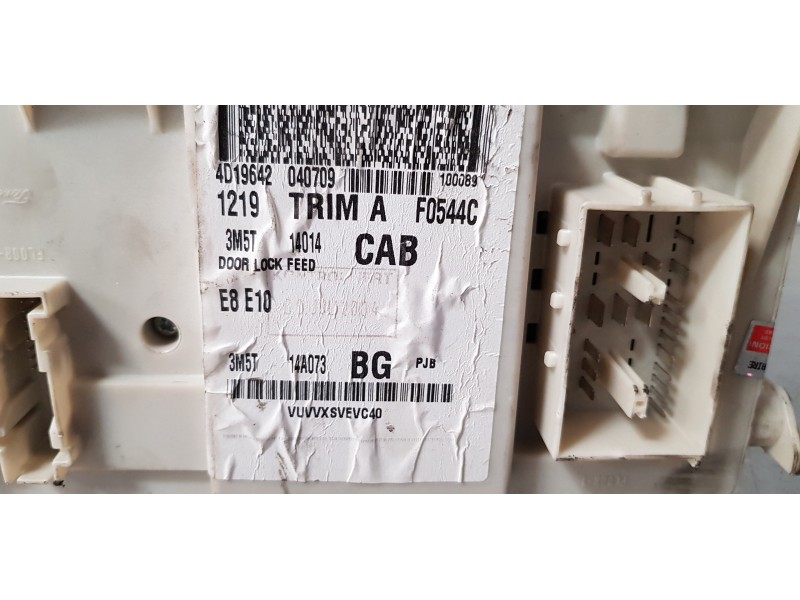 Recambio de caja reles / fusibles para ford focus c-max (cap) trend (d) referencia OEM IAM 3M5T14014CAB  
