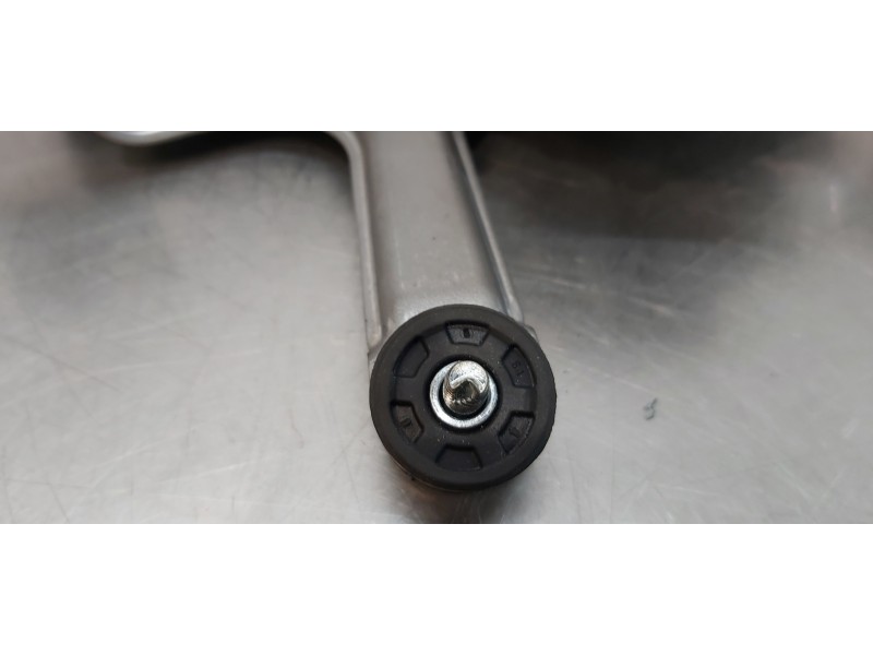 Recambio de motor limpia trasero para toyota rav 4 active referencia OEM IAM 8513042080  