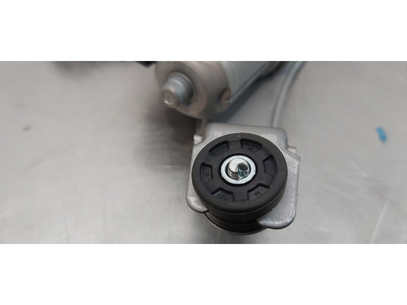 Recambio de motor limpia trasero para toyota rav 4 active referencia OEM IAM 8513042080  