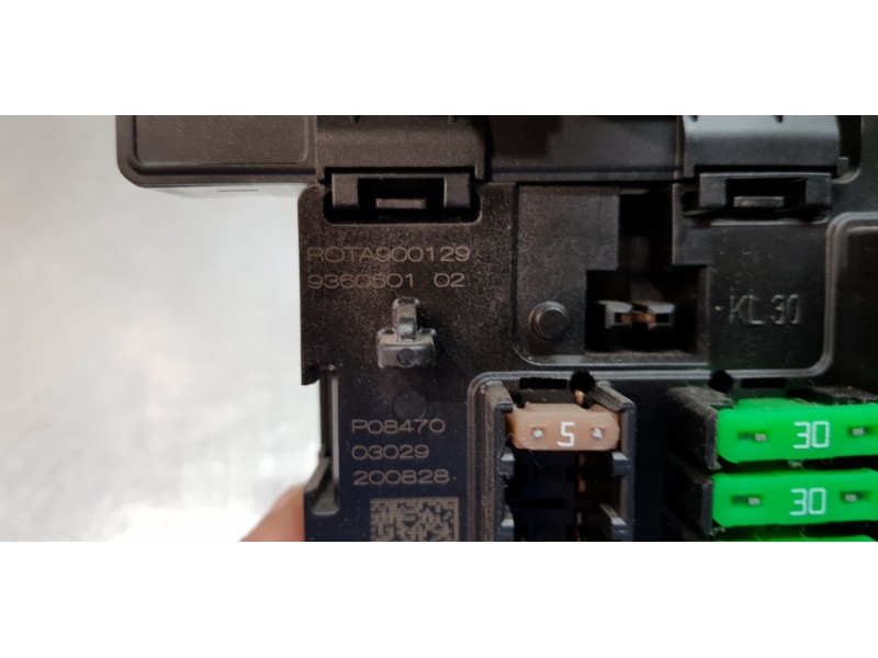 Recambio de caja reles / fusibles para bmw serie 1 lim. (f40) 116d referencia OEM IAM 927035501  