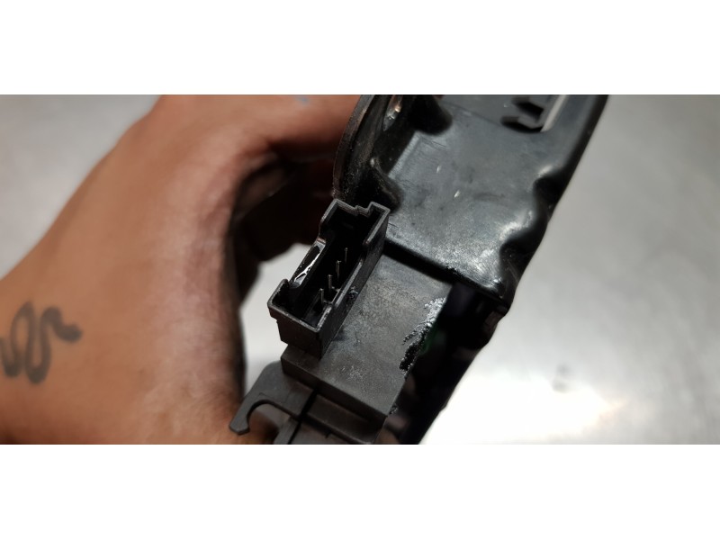 Recambio de cerradura maletero / porton para bmw serie 1 lim. (f40) 116d referencia OEM IAM 51247383282 16367210 