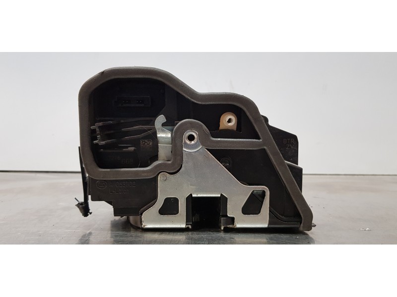 Recambio de cerradura puerta delantera derecha para bmw x3 (f25) xdrive 20d referencia OEM IAM 7276668  