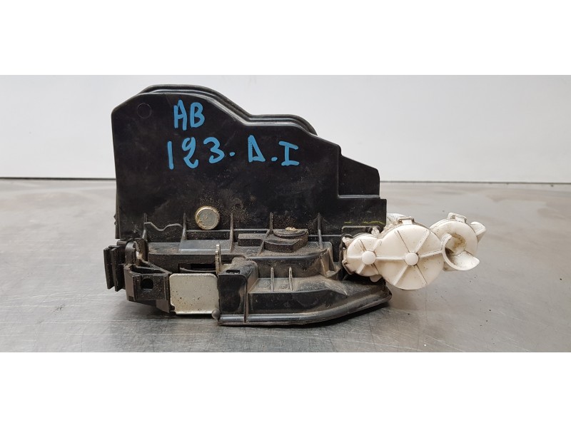 Recambio de cerradura puerta delantera izquierda para bmw x3 (f25) xdrive 20d referencia OEM IAM 7276661  