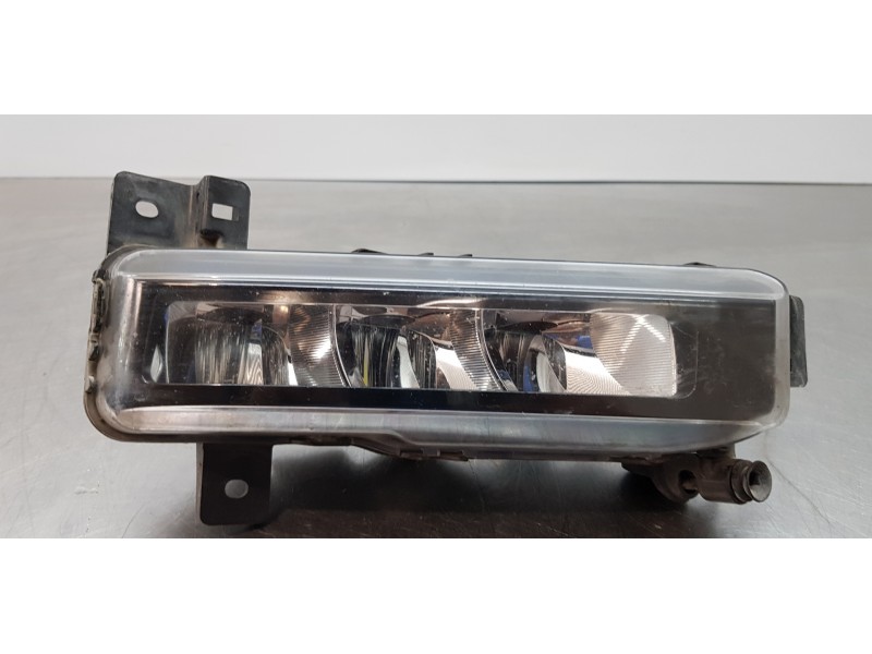 Recambio de faro antiniebla derecho para bmw serie 1 lim. (f40) 116d referencia OEM IAM 63177471082 11321040000 