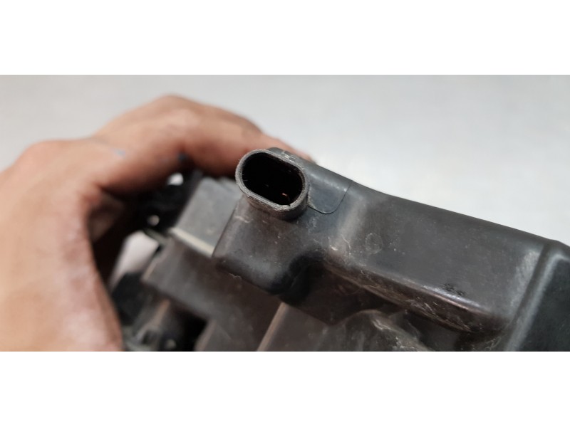 Recambio de faro antiniebla derecho para bmw serie 1 lim. (f40) 116d referencia OEM IAM 63177471082 11321040000 