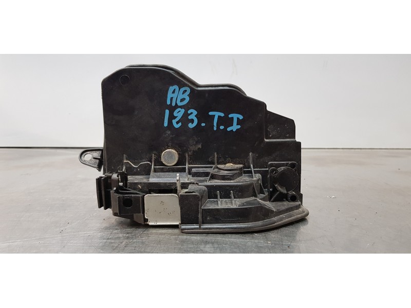 Recambio de cerradura puerta trasera izquierda para bmw x3 (f25) xdrive 20d referencia OEM IAM 7276673  