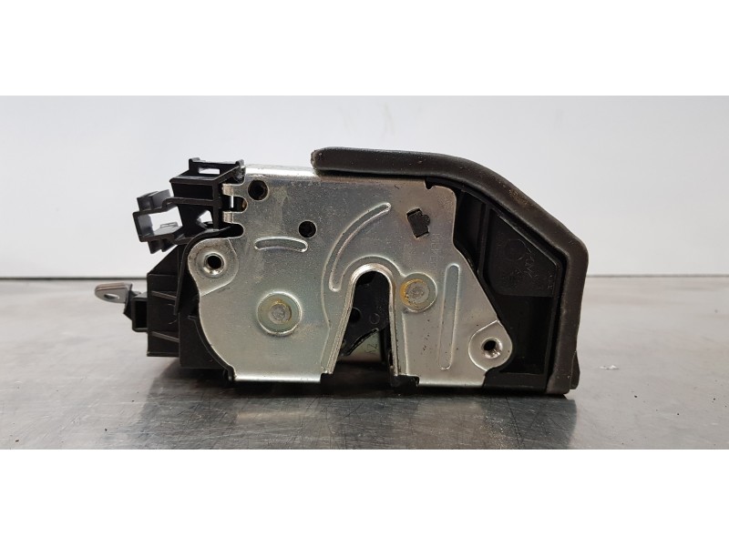 Recambio de cerradura puerta trasera izquierda para bmw x3 (f25) xdrive 20d referencia OEM IAM 7276673  