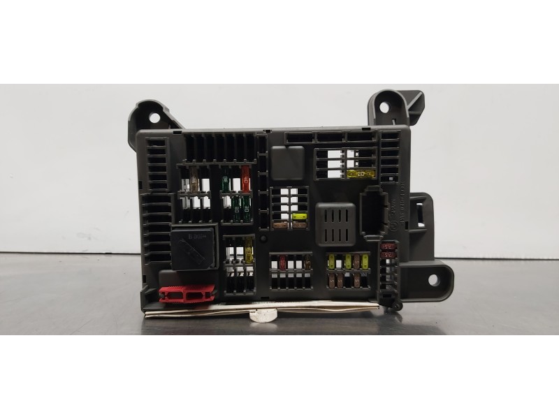 Recambio de caja reles / fusibles para bmw x5 (e70) xdrive35d referencia OEM IAM 693168704   Recambio de caja reles / fusibles para bmw x5 (e70) xdrive35d referencia OEM IAM 693168704
