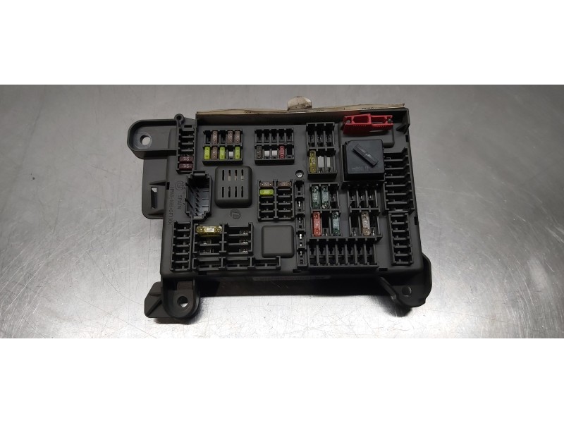 Recambio de caja reles / fusibles para bmw x5 (e70) xdrive35d referencia OEM IAM 693168704  