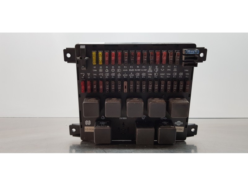 Recambio de caja reles / fusibles para nissan trade 100 caja cerrada, techo elevado referencia OEM IAM 24063G4900   Recambio de caja reles / fusibles para nissan trade 100 caja cerrada, techo elevado referencia OEM IAM 24063G4900