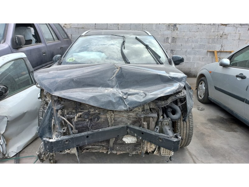 toyota avensis cross sport (t27) del año 2010