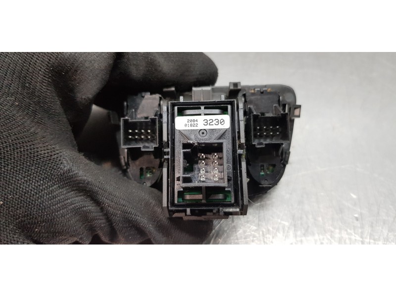 Recambio de freno de mano electrico para opel zafira tourer expression referencia OEM IAM 20843230  