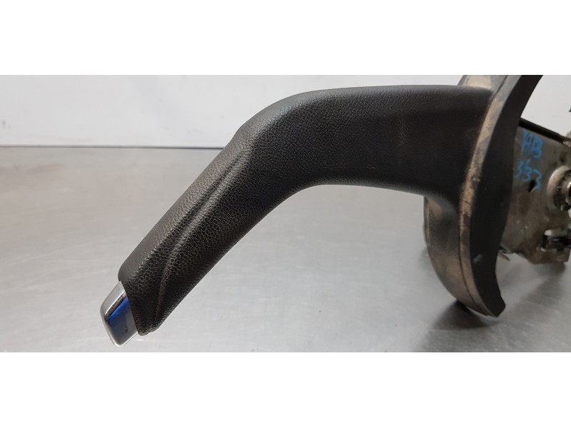 Recambio de palanca freno de mano para chevrolet trax lt 4x4 referencia OEM IAM    Recambio de palanca freno de mano para chevrolet trax lt 4x4 referencia OEM IAM