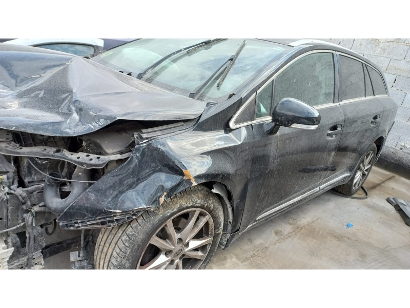 toyota avensis cross sport (t27) del año 2010