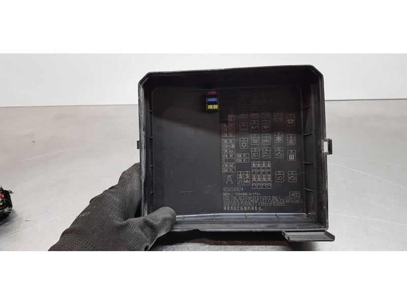 Recambio de caja reles / fusibles para mitsubishi lancer berlina (cy0) instyle referencia OEM IAM 8501A247   Recambio de caja reles / fusibles para mitsubishi lancer berlina (cy0) instyle referencia OEM IAM 8501A247