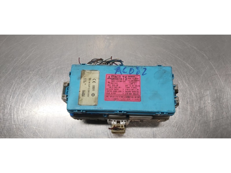 Recambio de caja reles / fusibles para mitsubishi outlander (cu0w) 2.0 4wd referencia OEM IAM MR587875  