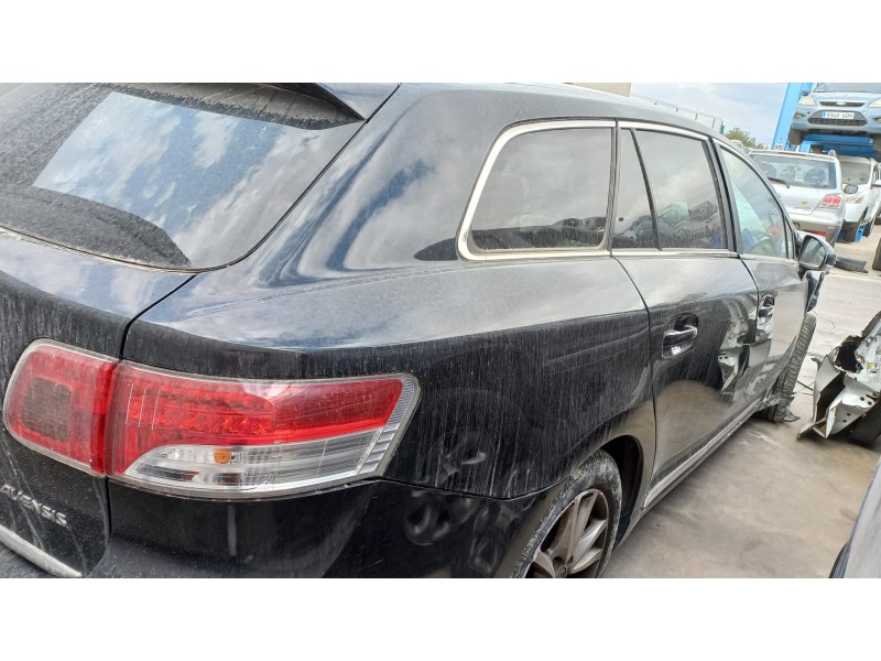 toyota avensis cross sport (t27) del año 2010