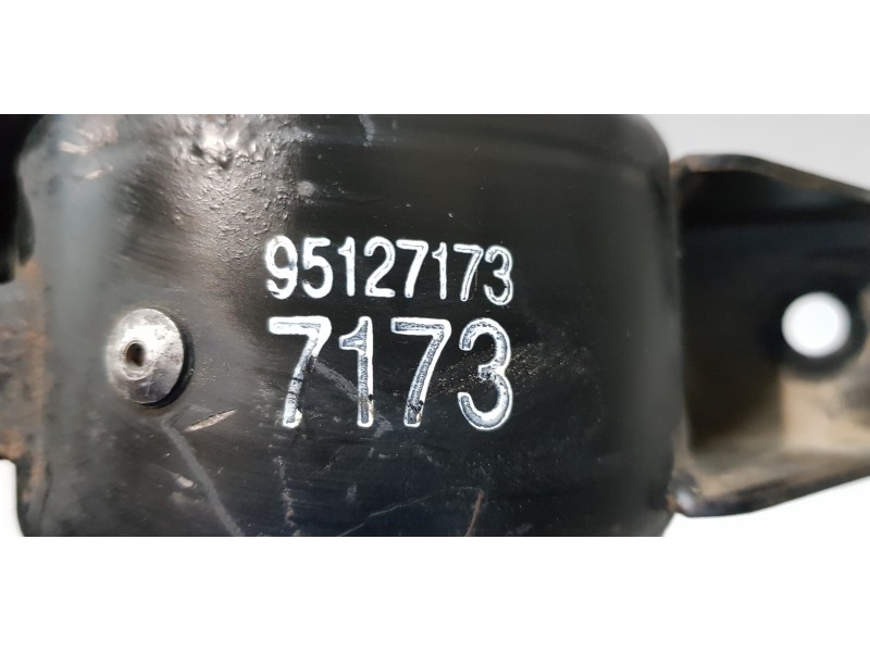 Recambio de soporte motor izquierdo para chevrolet trax lt 4x4 referencia OEM IAM 95127173  