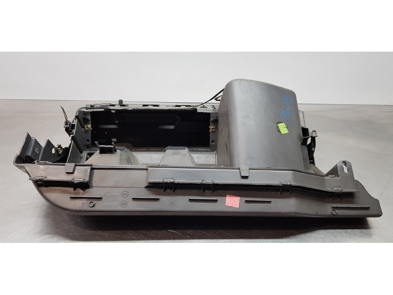 Recambio de guantera para seat toledo (1m2) select referencia OEM IAM 1M1857095LP21  