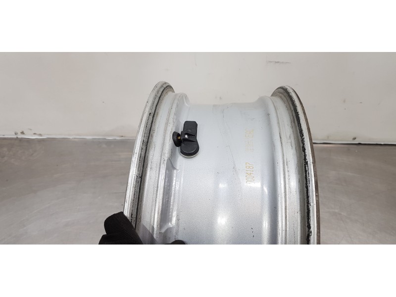 Recambio de llanta para hyundai tucson klass 2wd referencia OEM IAM 5152910D7290  