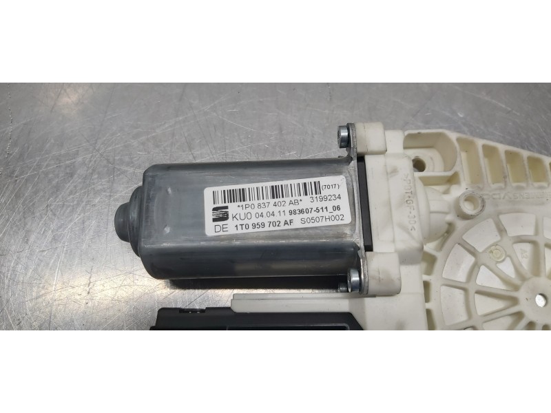Recambio de motor elevalunas delantero derecho para seat leon (1p1) reference referencia OEM IAM 3C8959702Z01 1P0837402AB 