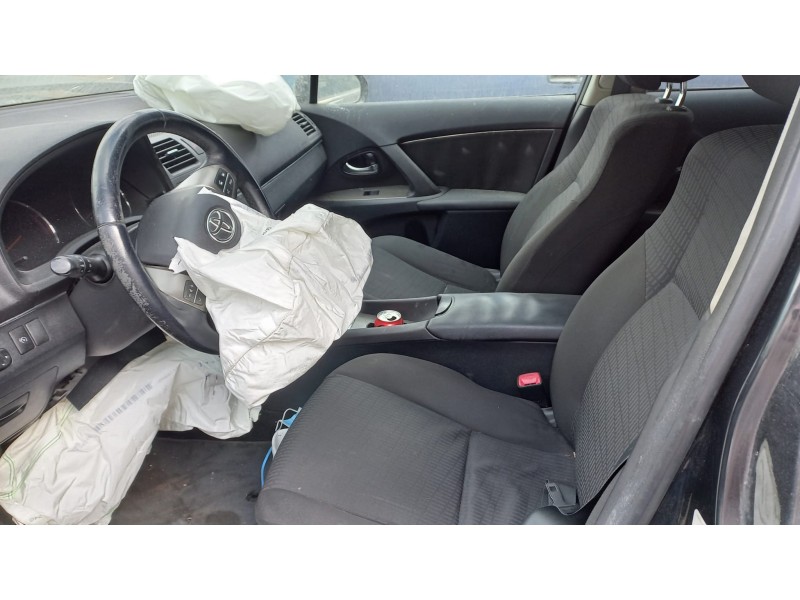 toyota avensis cross sport (t27) del año 2010