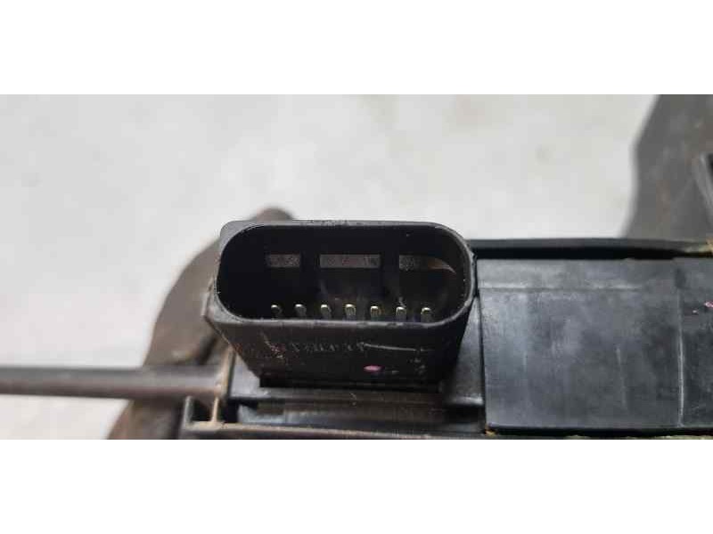 Recambio de cerradura puerta trasera izquierda para citroen c4 picasso seduction referencia OEM IAM 9810310880  