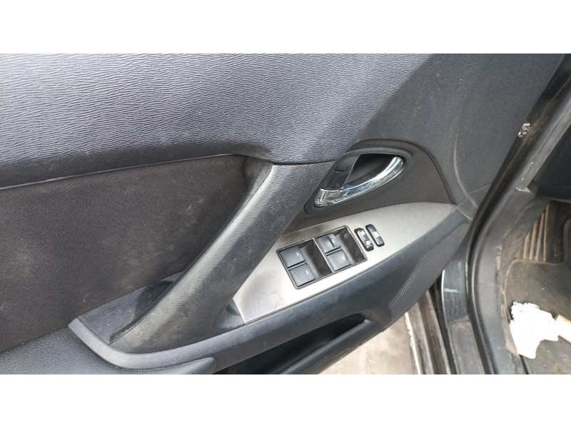 toyota avensis cross sport (t27) del año 2010