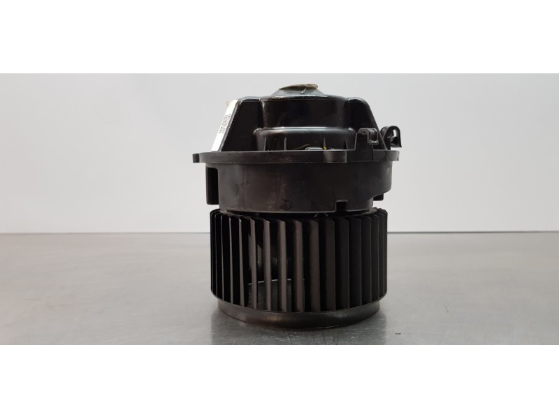 Recambio de motor calefaccion para bmw serie 1 lim. (f40) 116d referencia OEM IAM 64119297751  