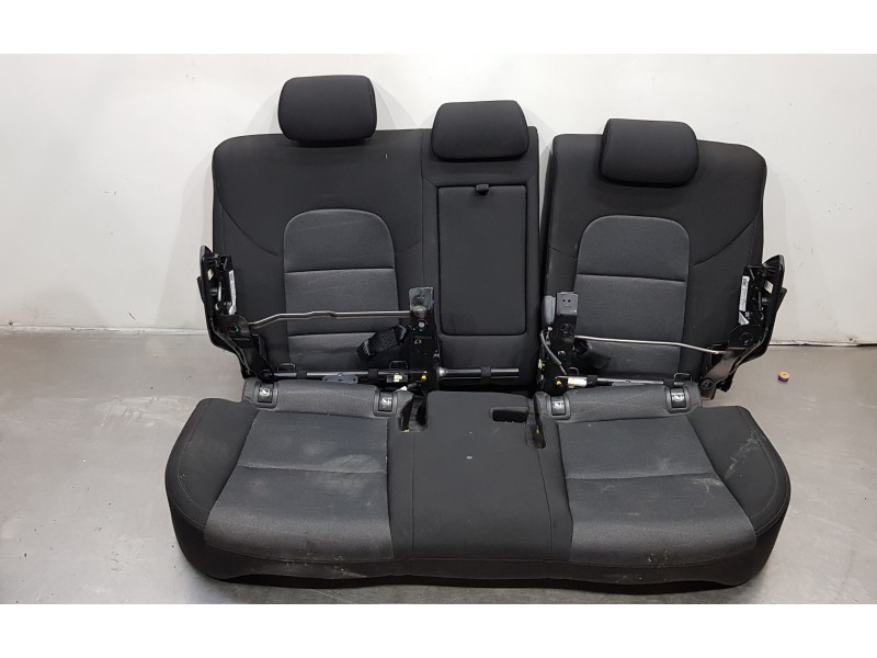 Recambio de asientos traseros segunda fila para hyundai tucson klass 2wd referencia OEM IAM 89100D7010NNH  