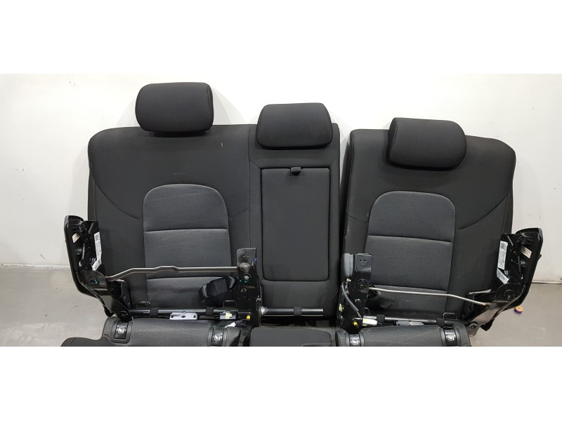 Recambio de asientos traseros segunda fila para hyundai tucson klass 2wd referencia OEM IAM 89100D7010NNH  