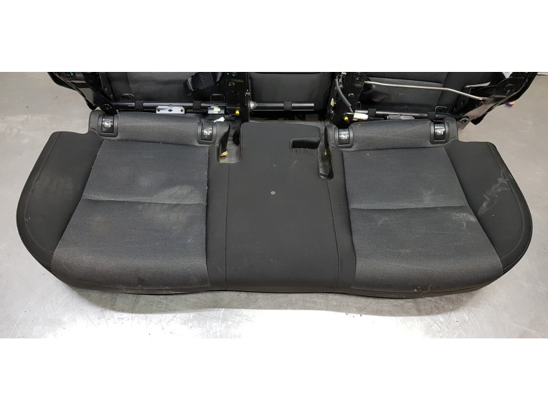 Recambio de asientos traseros segunda fila para hyundai tucson klass 2wd referencia OEM IAM 89100D7010NNH  