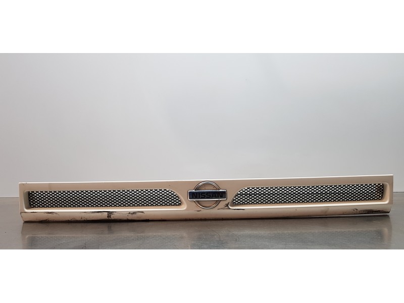 Recambio de rejilla delantera para nissan trade 100 caja cerrada, techo elevado referencia OEM IAM X001207228  