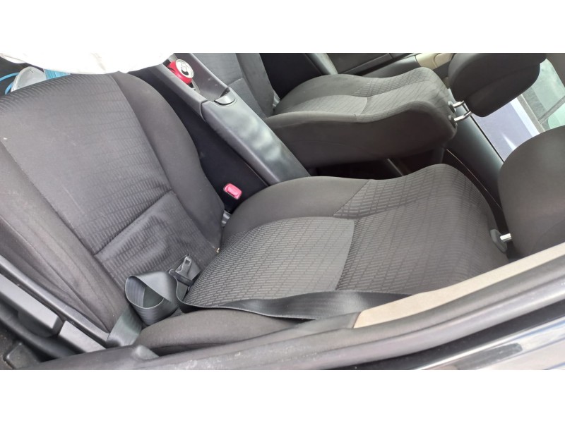 toyota avensis cross sport (t27) del año 2010