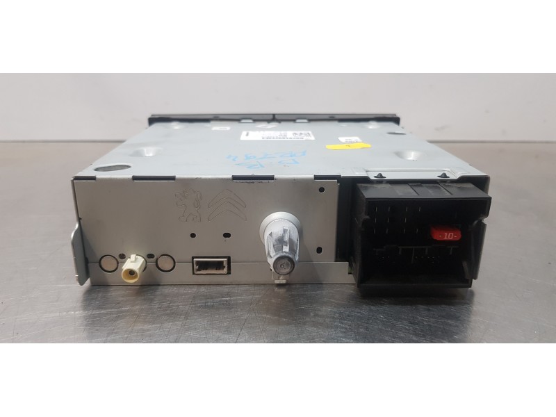 Recambio de sistema audio / radio cd para peugeot 5008 access referencia OEM IAM 96784950XT  