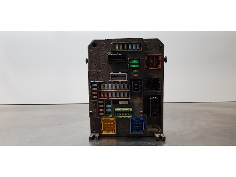 Recambio de caja reles / fusibles para citroen c4 picasso seduction referencia OEM IAM 9806687980  