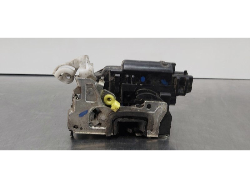 Recambio de cerradura puerta trasera izquierda para dacia lodgy stepway referencia OEM IAM 825037701R  