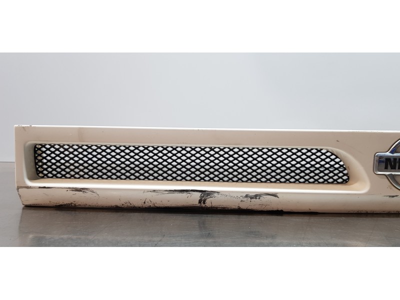 Recambio de rejilla delantera para nissan trade 100 caja cerrada, techo elevado referencia OEM IAM X001207228  